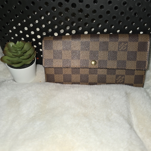 LOUIS VUITTON Damier Ebene Sarah Wallet - Picture 1 of 15